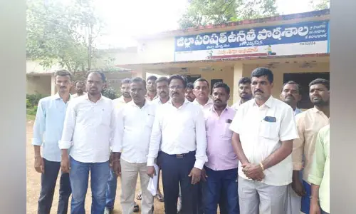 ప్రభుత్వం తరపున భరోసా ఇస్తే పాఠశాల అభివృద్ధికి సహకరిస్తా : దాత కోరే వెంకన్న
