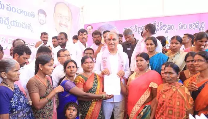 లక్ష లోపు రుణాలన్ని మాఫీ చేస్తాం: మంత్రి హరీష్ రావు లక్ష లోపు రుణాలన్ని మాఫీ చేస్తాం: మంత్రి హరీష్ రావు