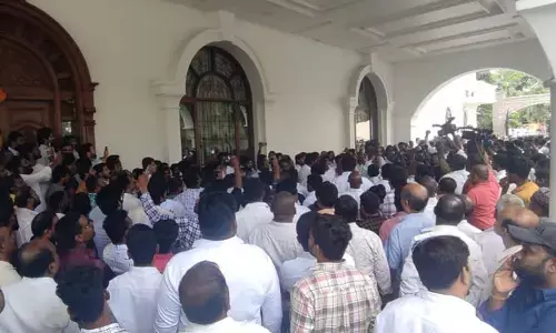 మైనంపల్లి ప్రకటన కోసం ఉత్కంఠ.. భారీగా తరలివస్తున్న కార్యకర్తలు