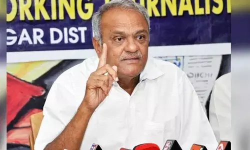 కాంగ్రెస్, సీపీఐ కలిస్తే.. కేసీఆర్‌కు డిపాజిట్లు కూడా రావ్: CPI నారాయణ