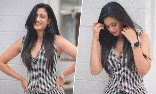 నీవు తల్లివేనా? లేక ఆమెకు అక్కవా?.. శ్వేత ఫొటో షూట్‌పై కుర్రాళ్ల రచ్చ