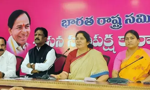 దేశంలో ఇదే డిక్లరేషన్‌ను అమలు చేసే దమ్ముందా?.. ఖర్గే‌కు మంత్రి సత్యవతి సవాల్