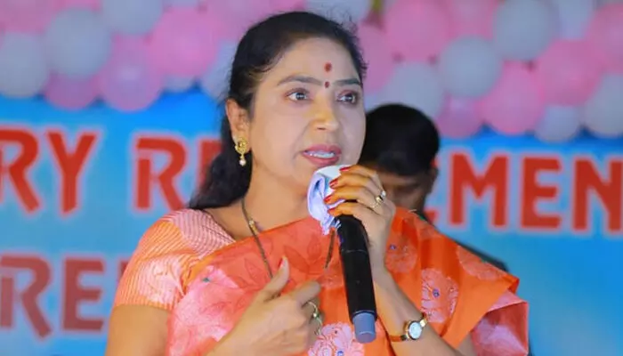 మళ్లీ ఆ పార్టీలోకే వెళ్తా.. ఘర్ వాపసీపై రేఖా నాయక్ సంచలన వ్యాఖ్యలు మళ్లీ ఆ పార్టీలోకే వెళ్తా.. ఘర్ వాపసీపై రేఖా నాయక్ సంచలన వ్యాఖ్యలు