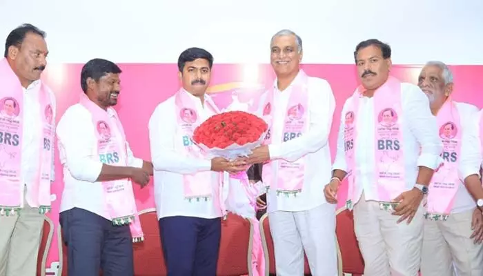 Harishrao: ఎన్ని ట్రిక్కులు చేసినా హ్యాట్రిక్ కొట్టేది BRS Harishrao: ఎన్ని ట్రిక్కులు చేసినా హ్యాట్రిక్ కొట్టేది BRS