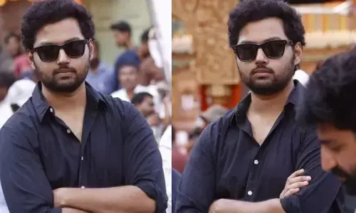 బాలకృష్ణ కొడుకు మోక్షజ్ఞతో ముచ్చటిస్తున్న స్టార్ హీరోయిన్.. ఫొటోస్ వైరల్