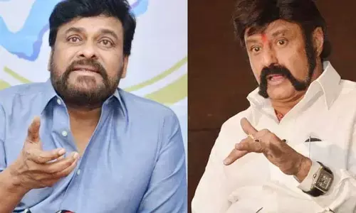 బాలయ్య ఆశీర్వదిస్తే.. చిరు కౌగిలించుకున్నాడు.. ఇద్దరి మధ్య తేడా ఇదే!
