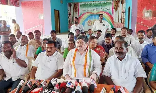 ఇక్కడ ఉన్న ఎమ్మెల్యే ఒక అసమర్థుడు : పొన్నం