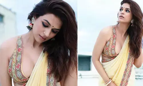 కనిపించి కనిపించని అందాలతో యువతను ఊరిస్తోన్న శ్రద్ధాదాస్.. పిక్ వైరల్