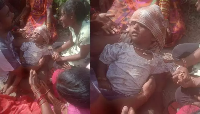 దారుణం.. స్కూల్ బస్సు కిందపడి మూడేళ్ళ బాలుడు మృతి దారుణం.. స్కూల్ బస్సు కిందపడి మూడేళ్ళ బాలుడు మృతి