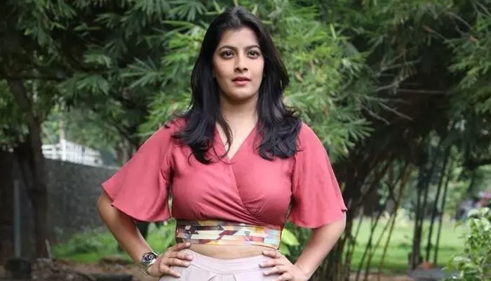 స్టార్ యాక్టర్ VaraLakshmi SarathKumar కు NIA బిగ్ షాక్.. విచారణకు రావాలంటూ నోటీసులు! స్టార్ యాక్టర్ VaraLakshmi SarathKumar కు NIA బిగ్ షాక్.. విచారణకు రావాలంటూ నోటీసులు!