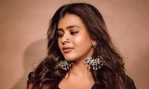 Hebah Patel : బ్లాక్ శారీలో లోతైన ఎద అందాలతో అబ్బా అనిపిస్తున్న హెబ్బా