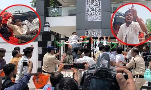 మంత్రి గంగుల క్యాంప్ ఆఫీస్‌ను ముట్టడించిన ఏబీవీపీ.. పలువురికి గాయాలు