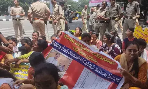 మెగా డీఎస్సీ ప్రకటించాల్సిందే: డీఎడ్, బీఎడ్ అభ్యర్థుల డిమాండ్