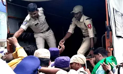 మున్నూరు కాపు ఆధ్వర్యంలో ప్రగతి భవన్ వద్ద ధర్నా