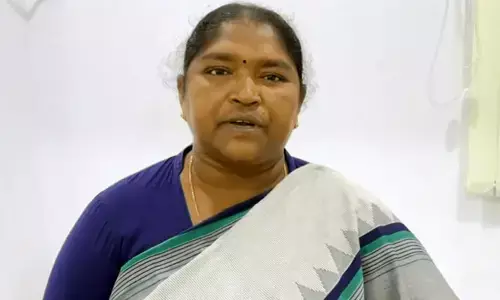 డబ్బుల సంచులతో దిగుతున్నారు.. ఎమ్మెల్యే సీతక్క సంచలన వ్యాఖ్యలు