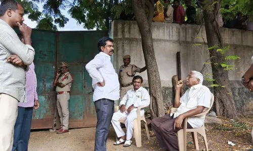 పోస్టులు పెంచమంటే లాఠీఛార్జి చేస్తరా.. ప్రొఫెసర్ కోదండరామ్ సీరియస్