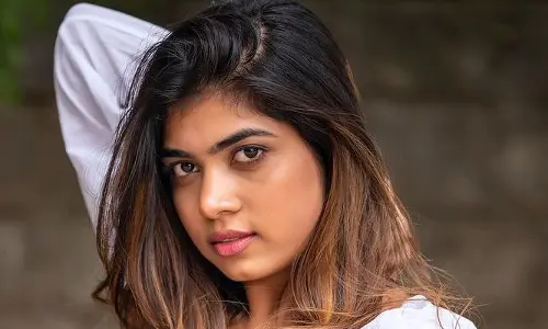 Rithu Chowdary : కోర చూపులతో కైఫ్ ఎక్కిస్తున్న రీతూ చౌదరి