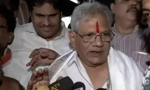 తిలకం దిద్దిన సీతారాం ఏచూరి.. వీడియో వైరల్..