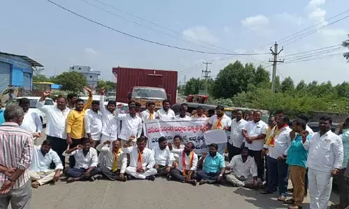 ఏకమవుతున్న సబ్బండ వర్గాలు