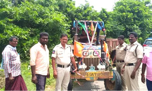 ట్రాక్టర్ చోరీ చేశారు...మధ్యలోనే వదిలి వెళ్లారు... ఎందుకో తెలుసా