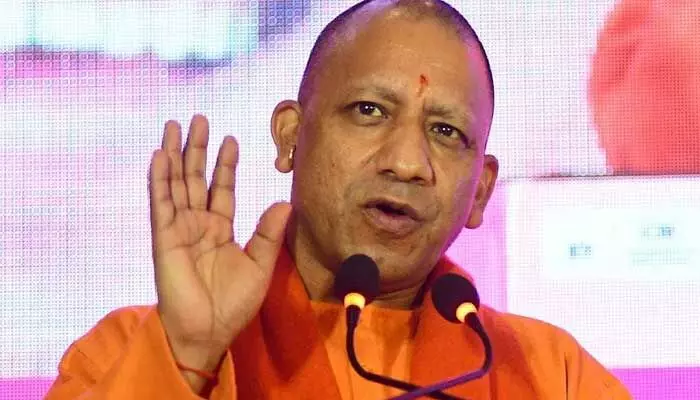 తెలంగాణ ప్రజలకు యూపీ CM యోగి బంపరాఫర్ తెలంగాణ ప్రజలకు యూపీ CM యోగి బంపరాఫర్
