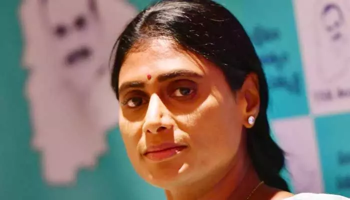 కాంగ్రెస్లో చేరిక వేళ షర్మిలకు BIG షాక్.. సొంత నేత సంచలన వ్యాఖ్యలు కాంగ్రెస్లో చేరిక వేళ షర్మిలకు BIG షాక్.. సొంత నేత సంచలన వ్యాఖ్యలు