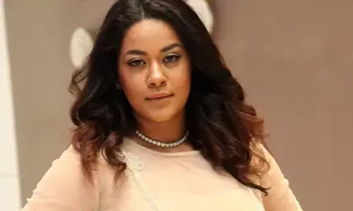నేడు హాట్ బ్యూటీ  ముమైత్ ఖాన్ పుట్టిన రోజు