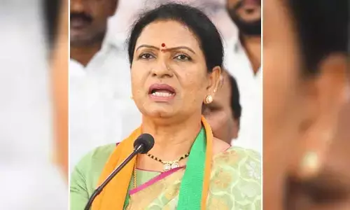 ‘అసెంబ్లీలో సెక్రటరీ లేడు.. స్పీకర్ ఫోన్ లిఫ్ట్ చేస్తలేడు’