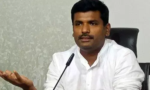 ఐటీ నోటీసులపై చంద్రబాబు ఎందుకు స్పందించరు: Amarnath