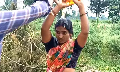 బకాయి బిల్లులు అడిగితే... బస్సులు తొలగిస్తారా
