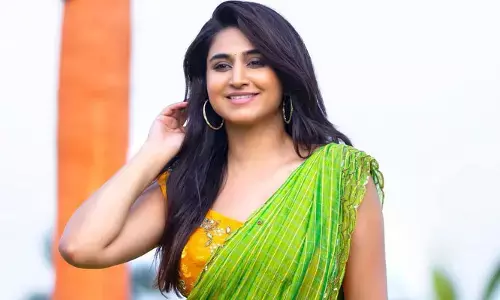 Varshini Sounderajan : అదిరిపోయే అందాల విందు చేస్తోన్న వర్షిణి