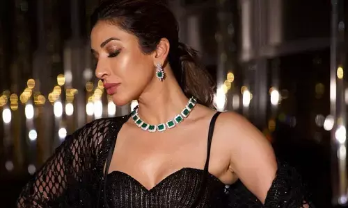 Sophie Choudry looks hot in black