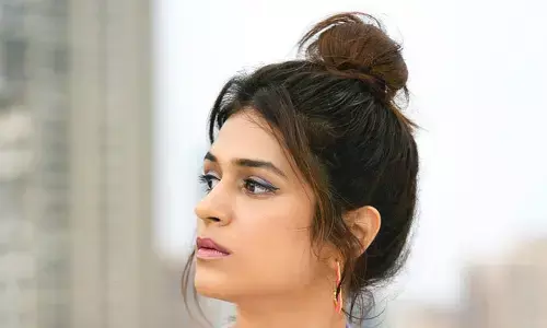 Shraddha Das : అక్కడ ఓపెన్ చేసి ప్రైవేట్ పార్ట్‌ను చూపించిన శ్రద్ధా దాస్‌