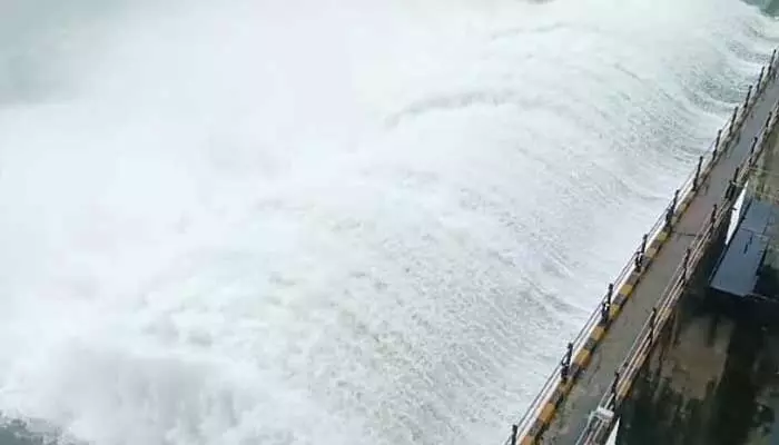 Telangana Rains : ఎల్ఎండీకి భారీగా పెరిగిన ఇన్ ఫ్లో.. 6 గేట్లు ఎత్తివేత Telangana Rains : ఎల్ఎండీకి భారీగా పెరిగిన ఇన్ ఫ్లో.. 6 గేట్లు ఎత్తివేత