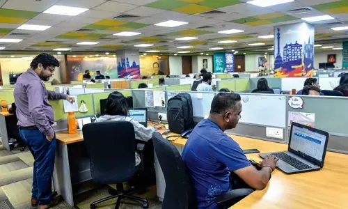 నెమ్మదించిన సేవల రంగ పీఎంఐ!