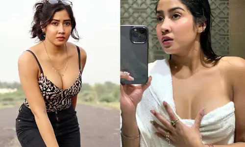 Sofia Ansari :బాత్ రూంలో నగ్నంగా సెల్ఫీ వీడియో తీసుకున్న బోల్డ్ బ్యూటీ