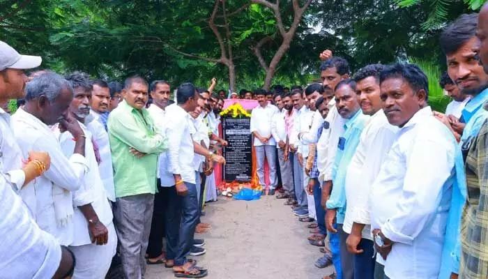 పలు అభివృద్ధి పనులకు శంకుస్థాపన చేసిన ఎమ్మెల్యే పట్నం నరేందర్ రెడ్డి పలు అభివృద్ధి పనులకు శంకుస్థాపన చేసిన ఎమ్మెల్యే పట్నం నరేందర్ రెడ్డి