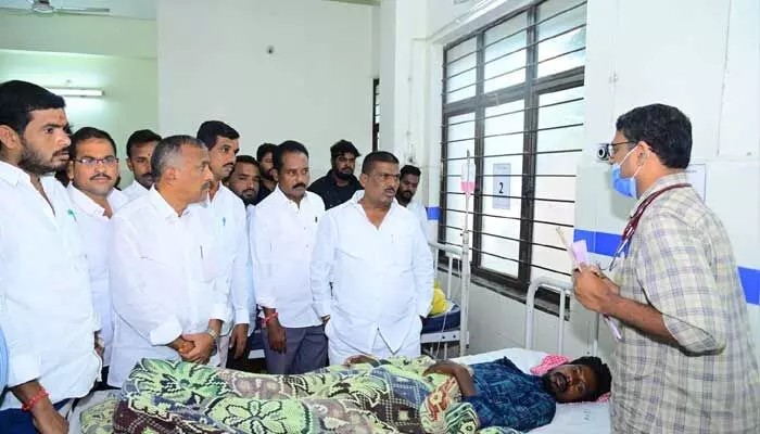 వివాదానికి దారి తీసిన సోషల్ మీడియా పోస్టులు వివాదానికి దారి తీసిన సోషల్ మీడియా పోస్టులు
