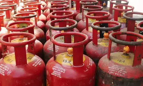 Gas Price Today: నేడు తెలుగు రాష్ట్రాల్లో గ్యాస్ సిలిండర్ ధరలు ఎలా ఉన్నాయంటే?