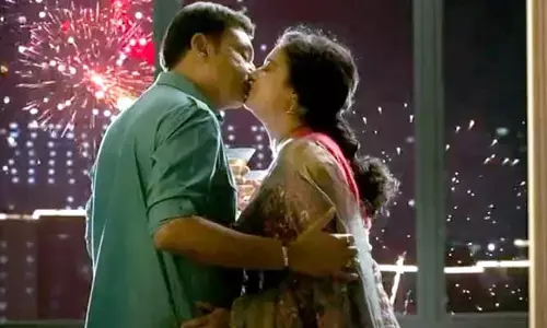 ముద్దులతో మరోసారి రెచ్చిపోయిన నరేష్-ప‌విత్రా లోకేష్