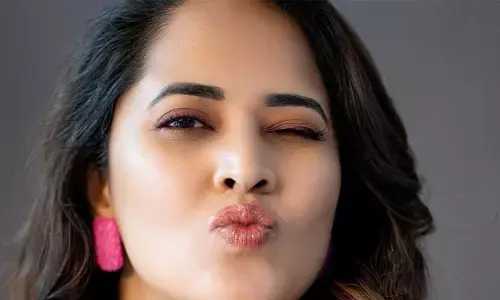 Anasuya Bharadwaj: బ్లాక్ డ్రెస్‌లో అనసూయ పరువాల జాతర