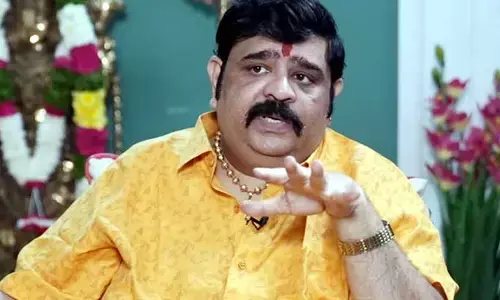 ప్రభాస్ ఫ్యాన్స్‌కు కౌంటర్ ఇచ్చిన వేణుస్వామి.. డార్లింగ్ ఆరోగ్యంపై ఆసక్తికర కామెంట్స్ (వీడియో)