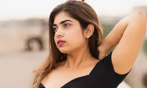 రీతూ.. పొద్దున్నే విచ్చుకున్న గులాబీలా ఉన్నావ్.. నీ బొడ్డు, నువ్వు..