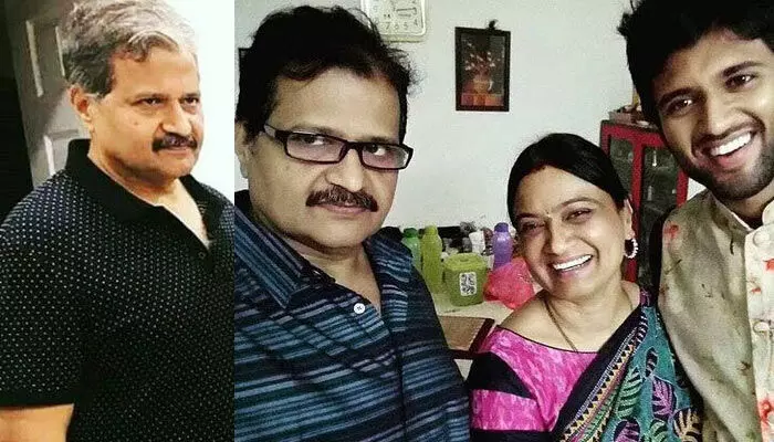 నా కొడుకుని ఎమోషనల్ గా బ్లాక్మెయిల్ చేస్తున్నారు : Vijay Deverakonda ఫాదర్ నా కొడుకుని ఎమోషనల్ గా బ్లాక్మెయిల్ చేస్తున్నారు : Vijay Deverakonda ఫాదర్