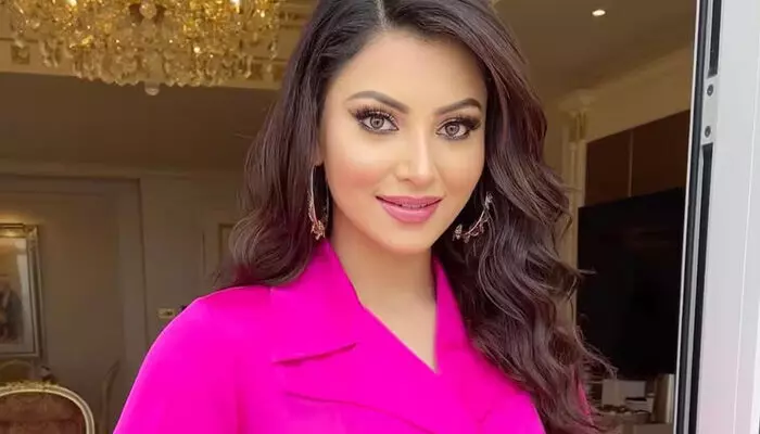 కాబోయేవాడితో ఆ ఏడు రకాల యాంగిల్స్ ట్రై చేయాలని ఉంది: Urvashi Rautela కాబోయేవాడితో ఆ ఏడు రకాల యాంగిల్స్ ట్రై చేయాలని ఉంది: Urvashi Rautela