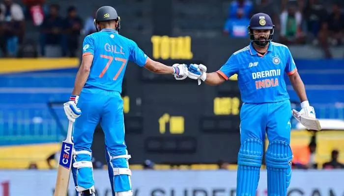 IND vs PAK: వరుసగా రెండు వికెట్లు కోల్పోయిన టీమిండియా.. IND vs PAK: వరుసగా రెండు వికెట్లు కోల్పోయిన టీమిండియా..