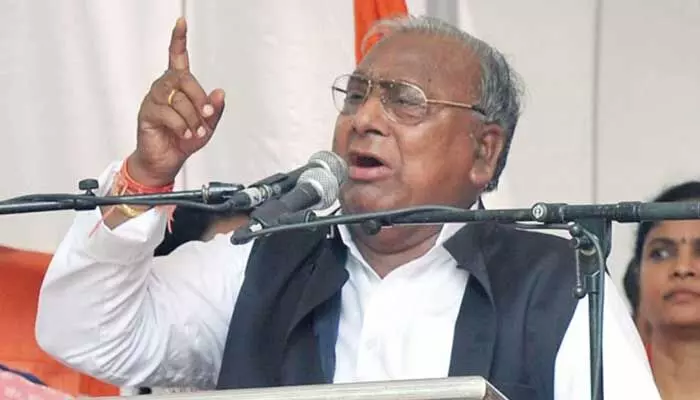 రాహుల్ గాంధీకి సీఎం తక్షణమే క్షమాపణ చెప్పాలి: VH డిమాండ్ రాహుల్ గాంధీకి సీఎం తక్షణమే క్షమాపణ చెప్పాలి: VH డిమాండ్