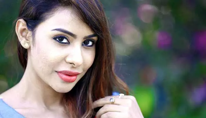 Sri Reddy ని అది చూపించమని అడిగిన నెటిజన్.. మాస్ వార్నింగ్ ఇచ్చిన నటి