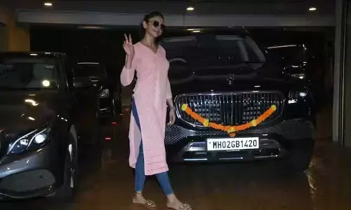 బాయ్‌ఫ్రెండ్‌ను వదిలేసి కోలీవుడ్ హీరోతో రకుల్ ప్రీత్ ఎఫైర్.. ఖరీదైన కారు అతను ఇచ్చిందేనా..?