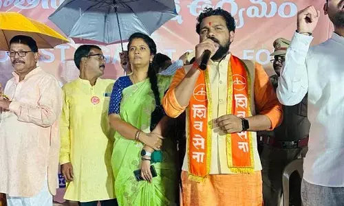 ఇతర పార్టీల్లో హిందువులు లేరా?.. సింకారు శివాజీ సంచలన కామెంట్స్